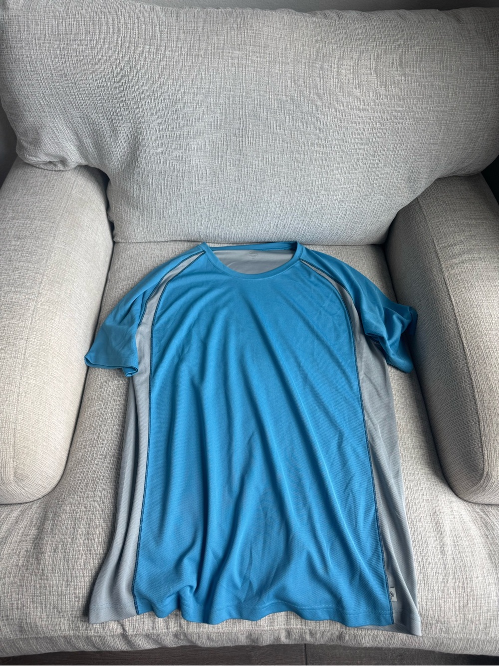 ALO Yoga Men's Light Blue and Gray Short Sleeve Performance Tee